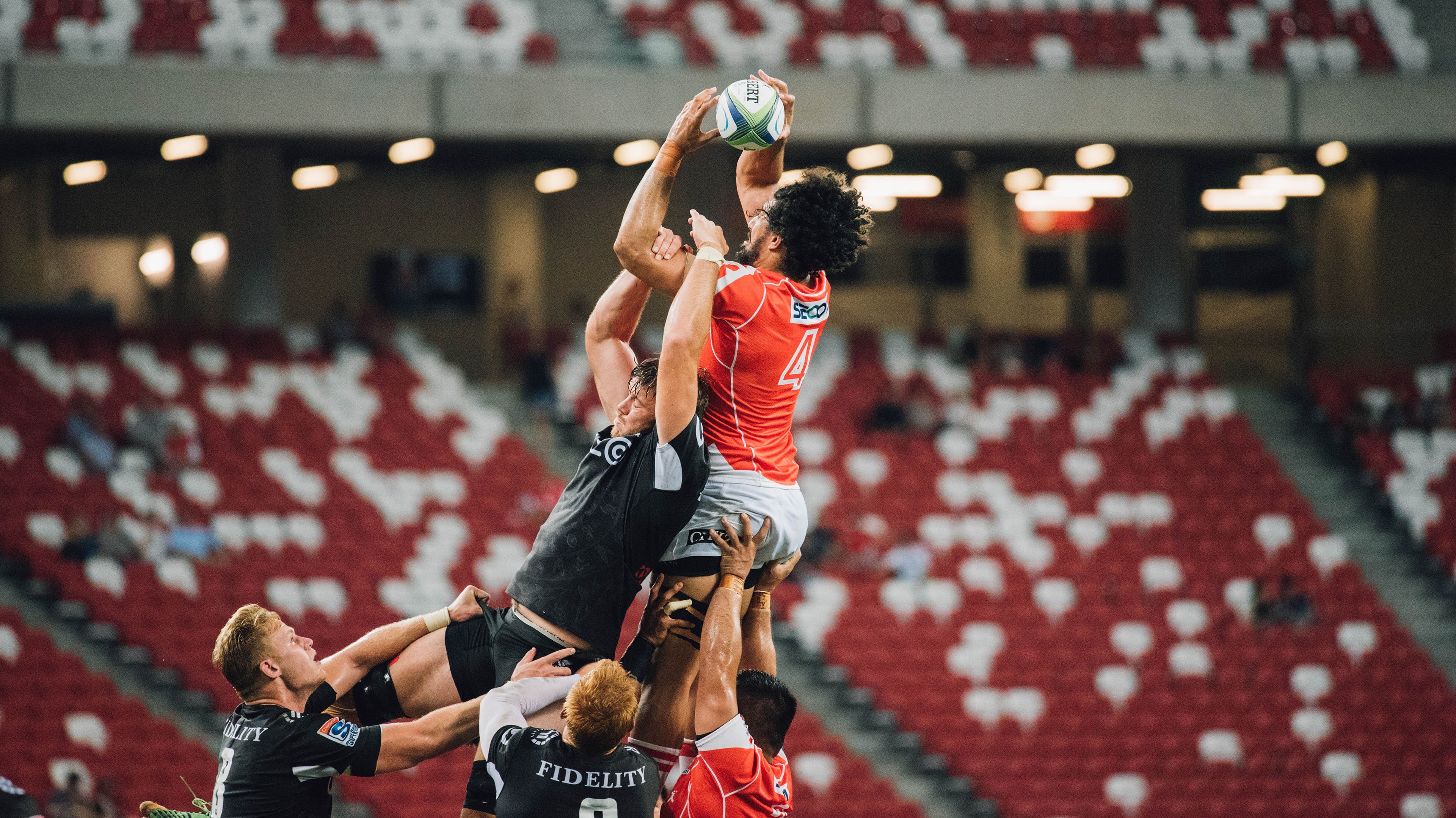 库里压哨绝杀!勇士掘金战惊天逆转,关键先生再显神威