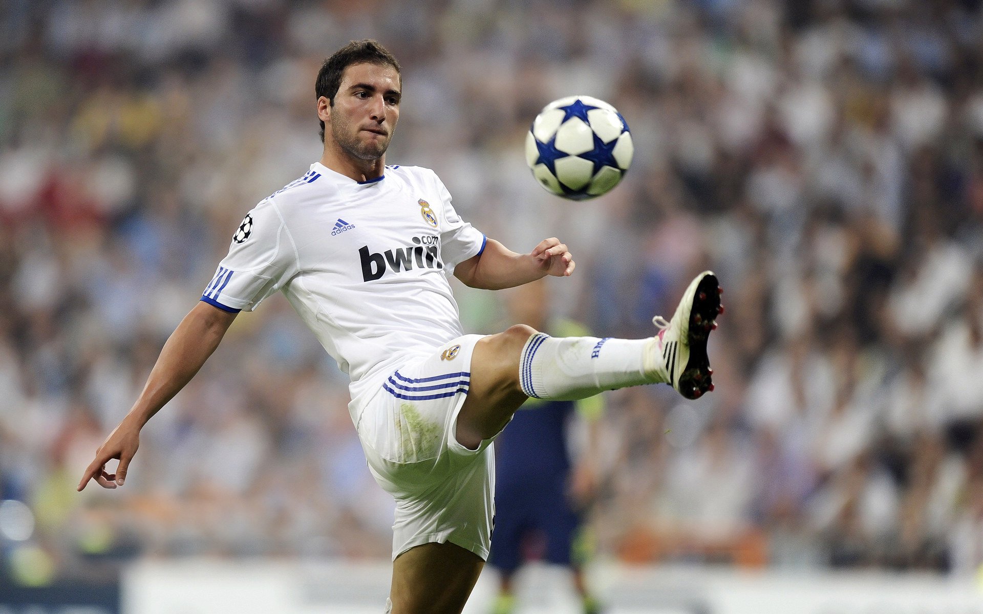 开云世界杯2026-跨界奇才的统治力，从NBA奇才压制国王，到乔治在意甲焦点战接管比赛