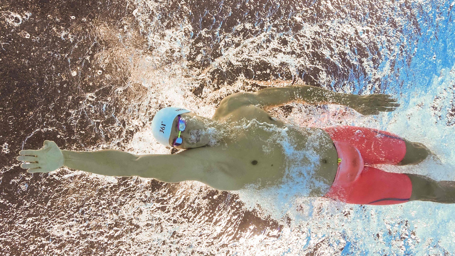 赛道新秩序,法拉利险胜红牛二队,皮亚斯特里惊艳四座