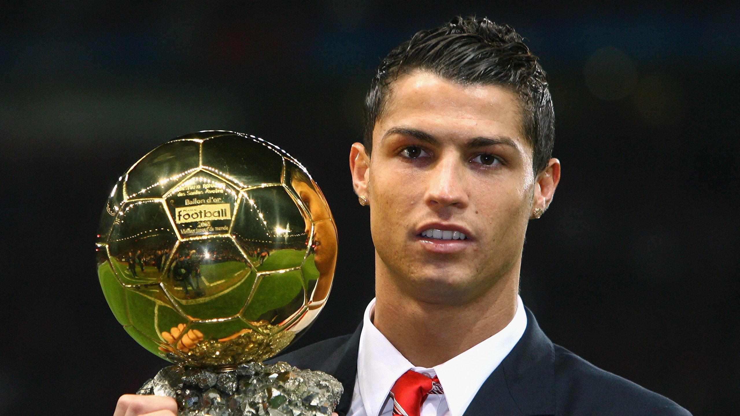 孤星独耀，里昂横扫克罗地亚，莱万带队取胜的偶然与必然